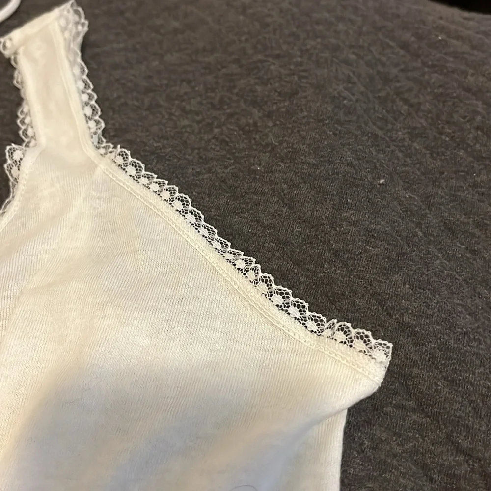 Vintage Elegant White Lace Trimmed Women's Top - Picture 9 of 9